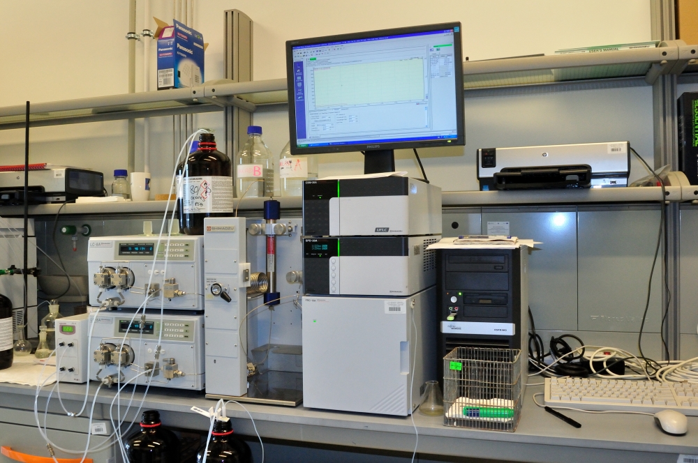 Preparatywny chromatograf cieczowy UFLC z detektorem UV firmy Shimadzu