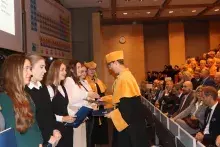 Inauguracja roku akademickiego 2025/2026 na Wydziale Chemii UG - wręczanie listów immatrykulacyjnych grupie studentów