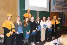 Inauguracja roku akademickiego 2025/2026 na Wydziale Chemii UG - wręczanie listów immatrykulacyjnych grupie studentów