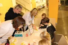 Chemiłajki na Wydziale Chemii – nauka w świątecznej odsłonie