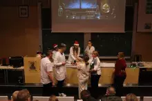 Chemiłajki na Wydziale Chemii – nauka w świątecznej odsłonie