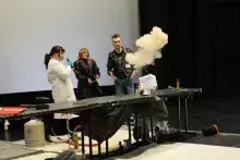 Pokaz Koła Naukowego Biznesu Chemicznego