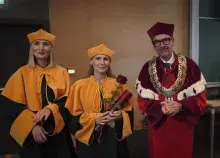 Wręczenie dyplomu habilitacyjnego dr hab. Magdalenie Ślusarz.